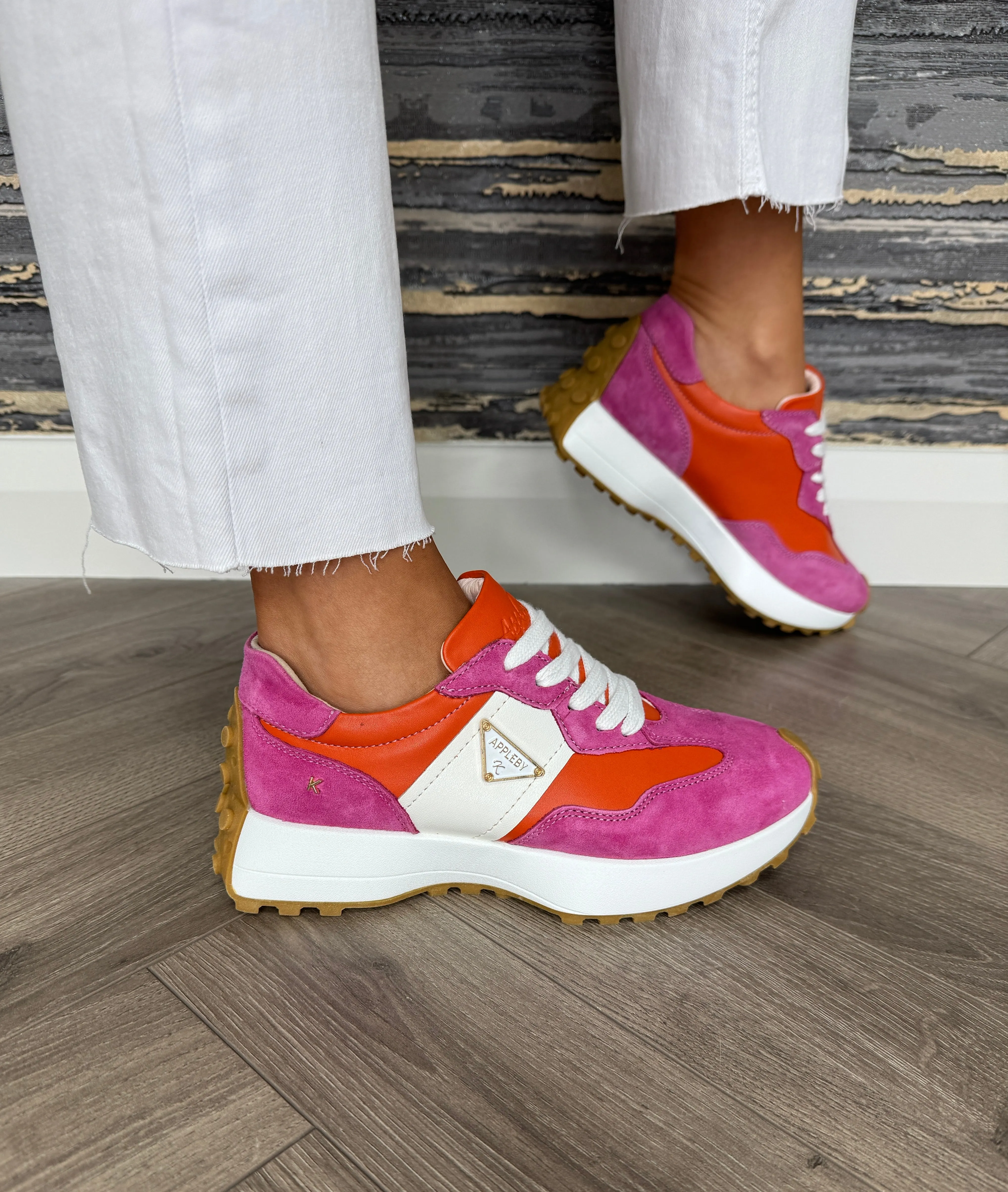 Kate Appleby (K17) ‘Caithness’ Trainer With Badge - Tango Burst